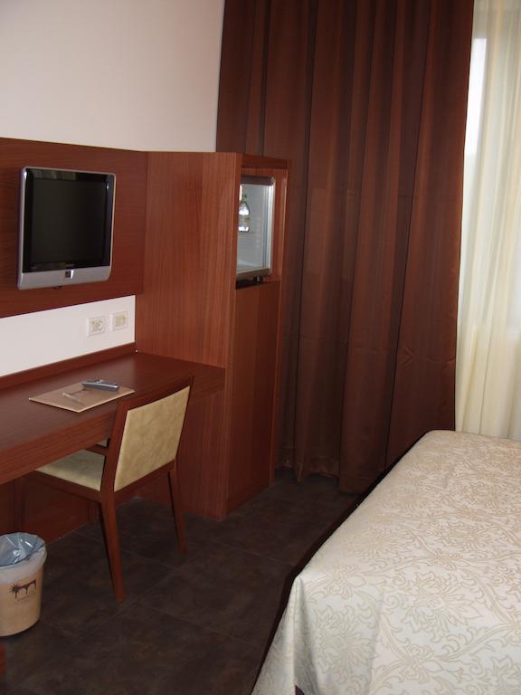 Hotel Mareschi Palace Novara Kültér fotó