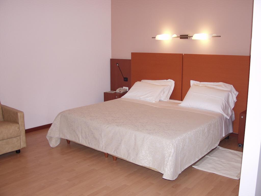 Hotel Mareschi Palace Novara Kültér fotó