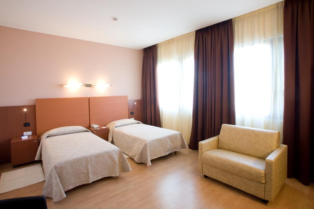 Hotel Mareschi Palace Novara Kültér fotó