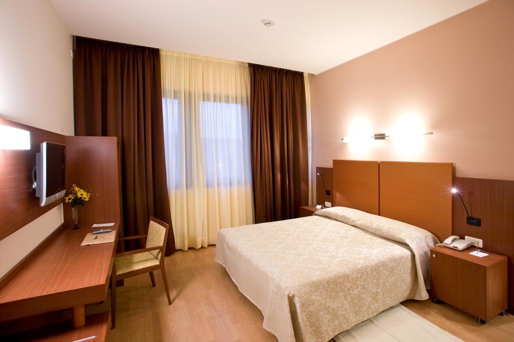 Hotel Mareschi Palace Novara Kültér fotó